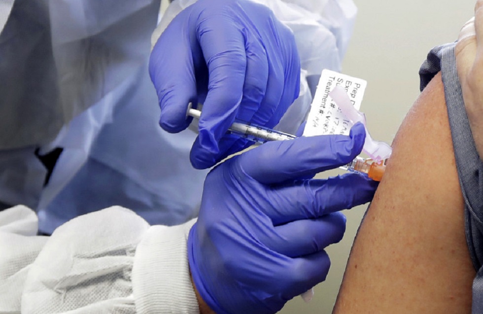 Τρίτη δόση εμβολίου – Γιατί θα χορηγηθεί στους άνω των 60 ετών και στους υγειονομικούς