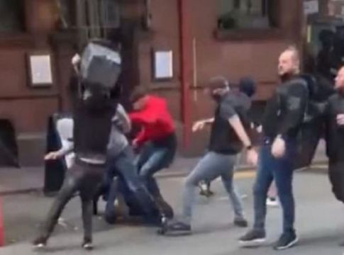 Πολύ ξύλο μεταξύ οπαδών Γιουνάιτεντ και Λιντς (vid)