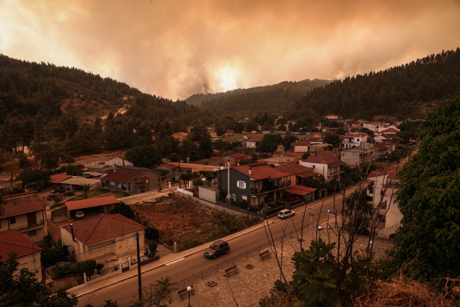 Χαρδαλιάς – Γιατί δυσκολεύονται να κάνουν ρίψεις τα εναέρια στην Εύβοια – Επιχειρούν 17 αεροπλάνα και ελικόπτερα