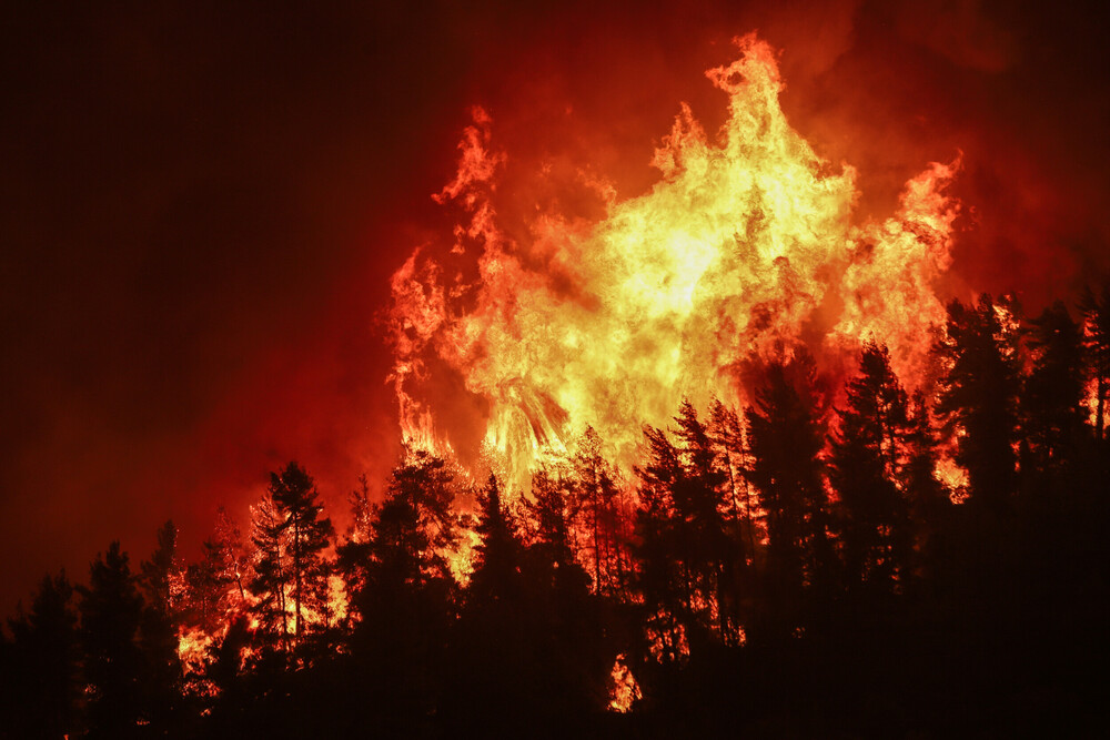 Καίγεται για 9η μέρα η Εύβοια – Διαρκείς αναζωπυρώσεις – Αγωνία και στην Αρκαδία