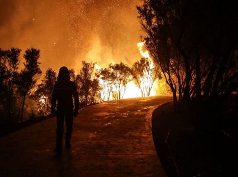 Πρώτος νεκρός στις φωτιές – Τραυματίστηκε θανάσιμα σε τροχαίο στην Ιπποκράτειο Πολιτεία