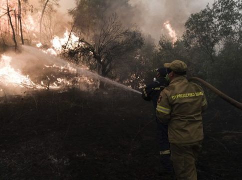 Φωτιά στην Εύβοια – Ποια χωριά παραμένουν σε άμεσο κίνδυνο – Συνεχείς αναζωπυρώσεις