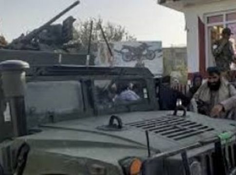 Εκρήξεις στην Καμπούλ – «Μπήκαμε σε συνοικίες για να εγγυηθούμε την ασφάλεια» λένε οι Ταλιμπάν