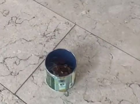 Ίντερ – Οπαδοί άφησαν κουτί με ψιλά έξω από τα γραφεία ως ένδειξη διαμαρτυρίας για τις πωλήσεις (vid)