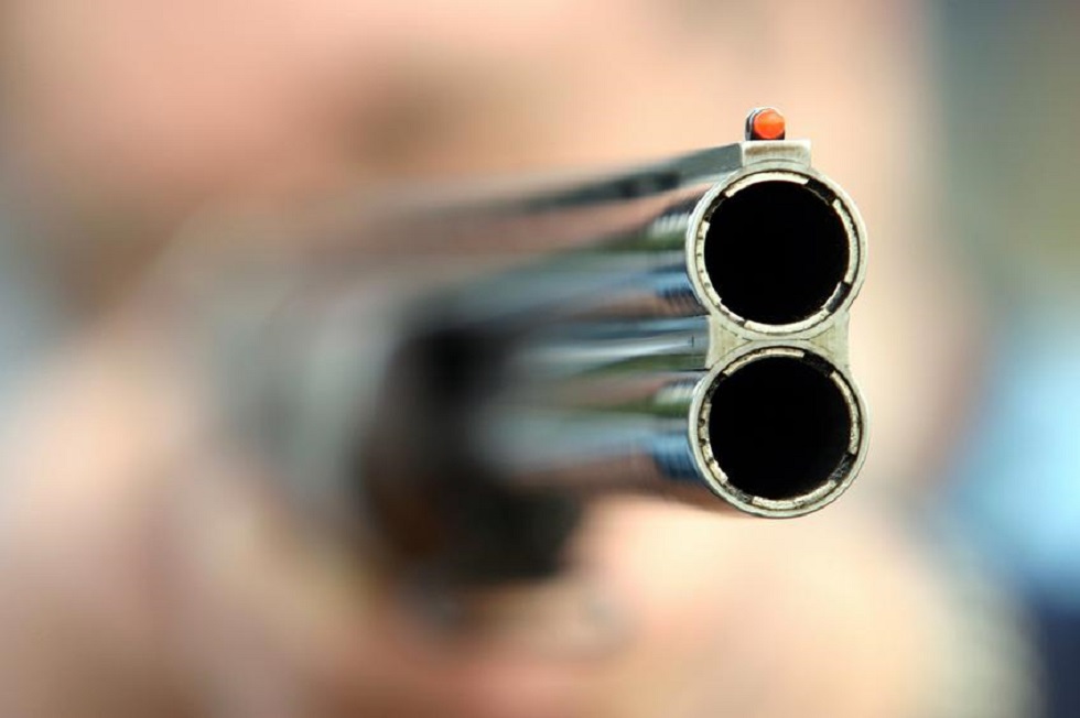 Κόρινθος: 11χρονος πυροβόλησε με καραμπίνα την 9χρονη αδερφή του