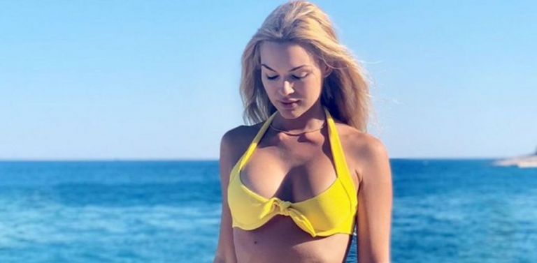 40 βαθμοί και λιώνει το κορμί για γνωστή Ελληνίδα ηθοποιό