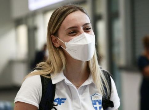 Οι δηλώσεις της Κορακάκη κατά την επιστροφή της στην Ελλάδα (vid)