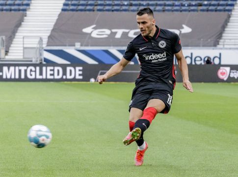 Απίστευτη κίνηση από την Άιντραχτ για να χαλάσει τη μεταγραφή του Κόστιτς στη Λάτσιο!