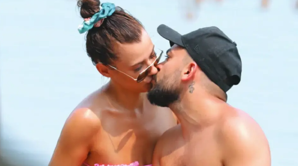 Λάουρα Νάργες – Χρήστος Σαντικάι – Νέες φωτογραφίες – Ανταλλάσσουν παθιασμένα φιλιά σε παραλία της Ρόδου (pics)