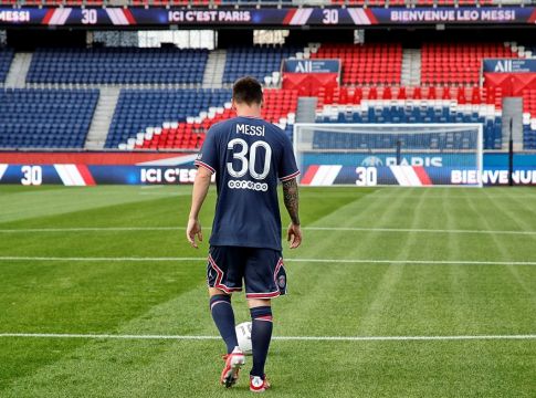 Μέσι – Η Παρί πούλησε 150.000 φανέλες σε 7 λεπτά