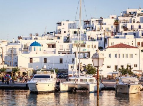Υπό έλεγχο η φωτιά στη Νάουσα της Πάρου