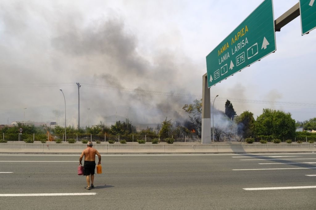 Φωτιές στην Αττική – Δεκαεννέα προσαγωγές υπόπτων για εμπρησμό