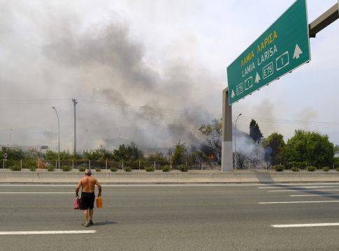 Φωτιές στην Αττική – Δεκαεννέα προσαγωγές υπόπτων για εμπρησμό