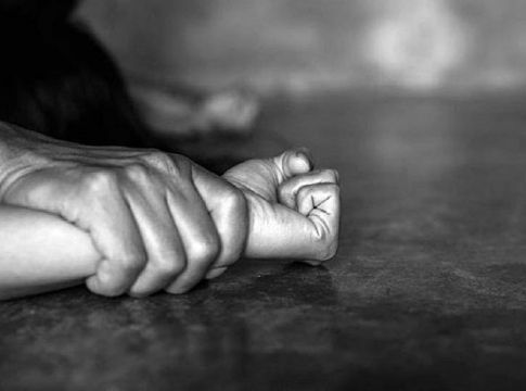 Νέα υπόθεση «Φιλιππίδη» συγκλονίζει το θέατρο – Καταγγελίες για 10 βιασμούς