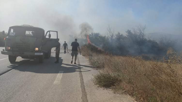 Ο στρατός στη μάχη με τις φωτιές – Συνεχείς περιπολίες από ξηρά και επιτήρηση με drones από αέρος