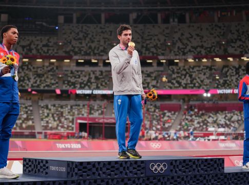 Αποθέωσαν Τεντόγλου και Πετρούνια στο Ολυμπιακό Χωριό! (vid)