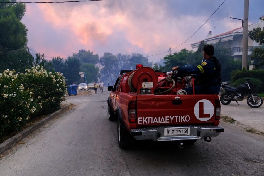 Φωτιά στη Βαρυμπόμπη – Πώς εξαπλώθηκε από ώρα σε ώρα