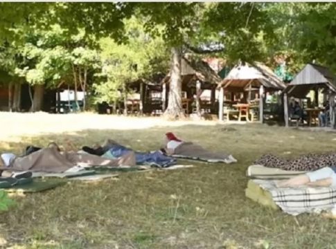 Ολυμπιακοί Αγώνες… Τεμπελιάς για 10η χρονιά στο Μαυροβούνιο – 52 ώρες ξαπλωμένοι οι συμμετέχοντες