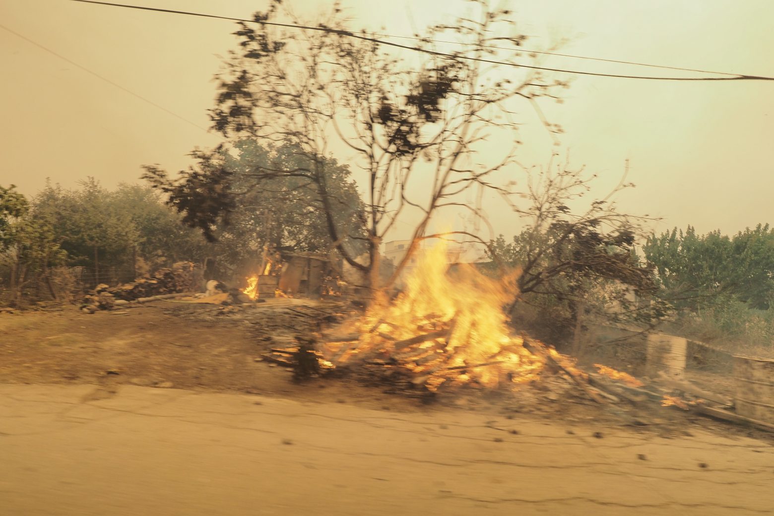 Μεγάλη φωτιά και στη Μεσσηνία – Εκκενώνονται χωριά – Μήνυμα του 112