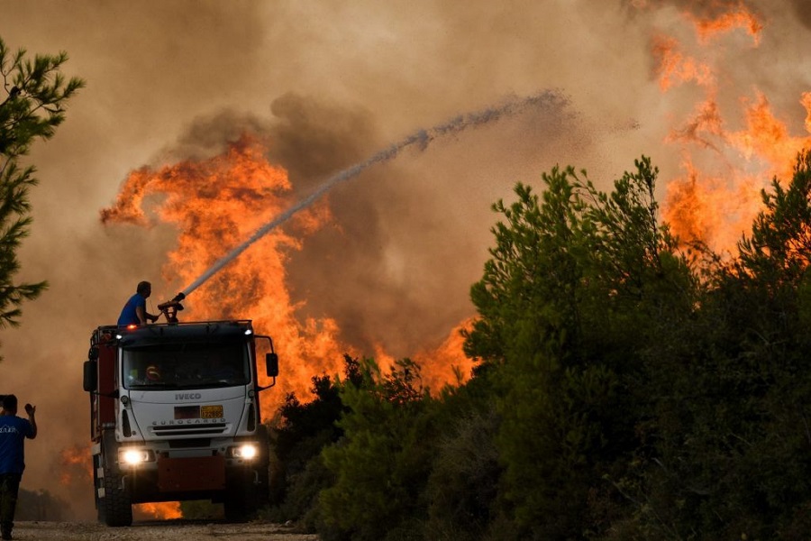 Φωτιά στην Αττική – Ακόμα ένα μήνυμα του 112 στη Βαρυμπόμπη – «Εκκενώστε τώρα προς Θρακομακεδόνες και Αχαρνές»