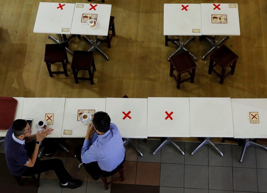 Κορωνοϊός – Ανατροπή από νέα έρευνα για τις αποστάσεις – Τα δύο μέτρα ίσως δεν είναι αρκετά στους εσωτερικούς χώρους