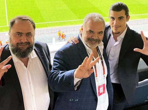 Η πανηγυρική φωτογραφία του Βαγγέλη Μαρινάκη από το «Σουκρού Σαράτσογλου»