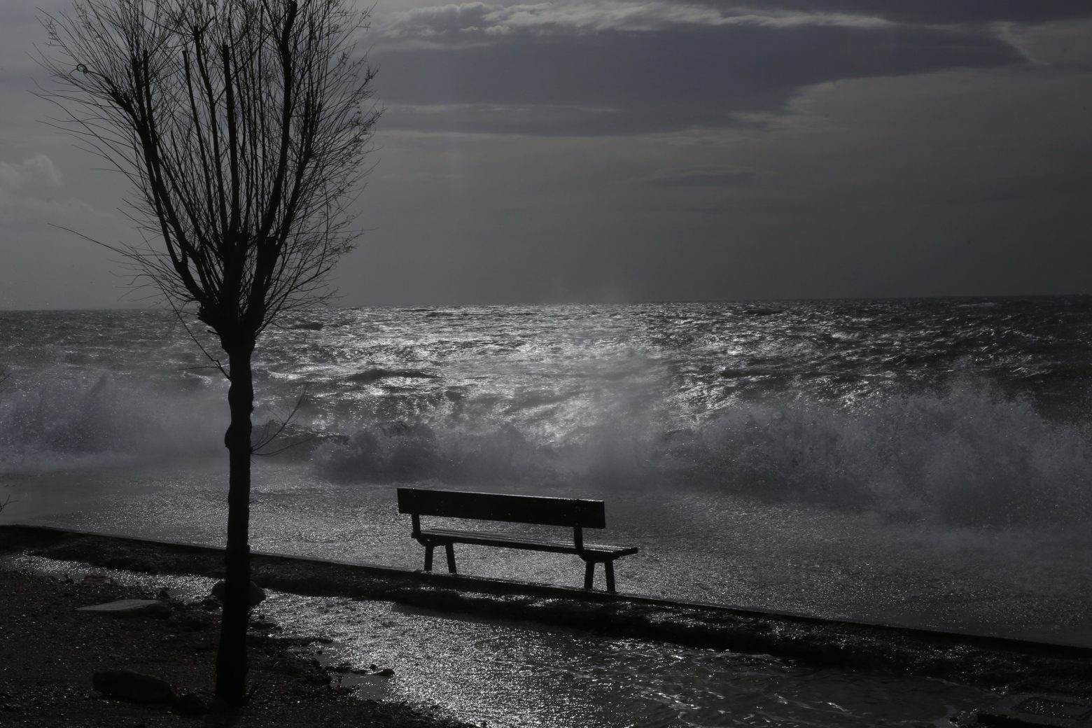 Αγριεύει ο καιρός τις επόμενες ώρες – Πού θα «χτυπήσουν» καταιγίδες