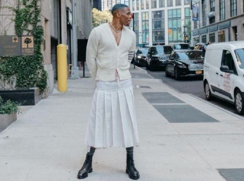 Δεν υπάρχει ο Γουέστμπρουκ – Η εμφάνιση με φούστα που έγινε viral (pics)