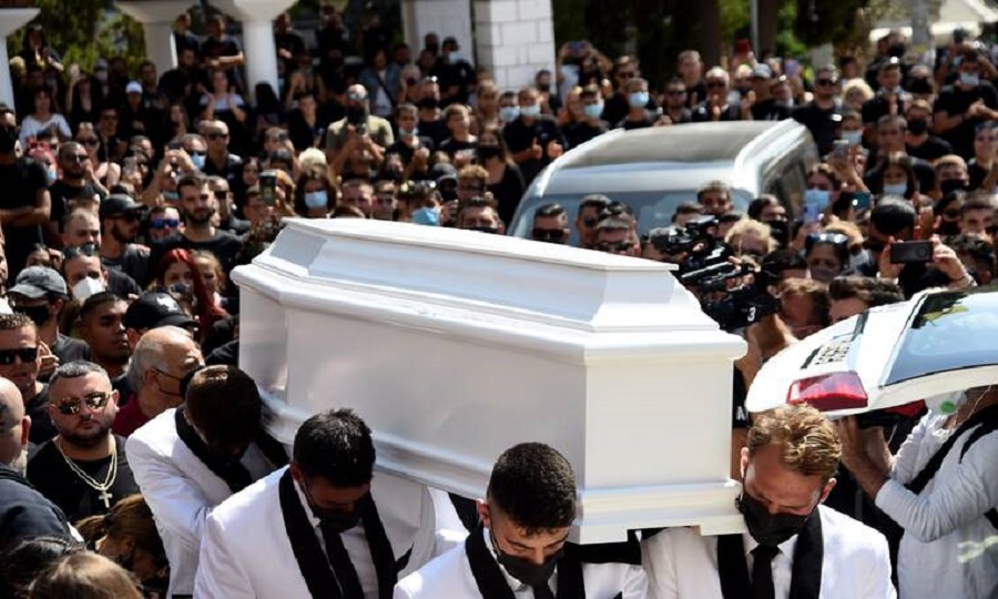 Κηδεία Mad Clip – Συγκλονισμένοι οι επώνυμοι «αποχαιρετούν» τον Έλληνα τράπερ