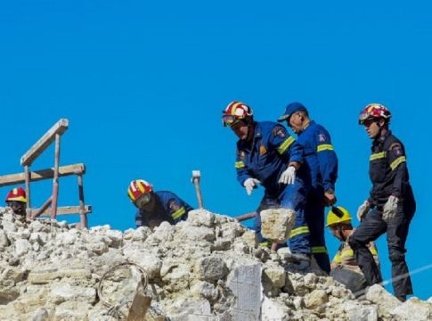 Σεισμός στην Κρήτη – Στήνονται σκηνές για 2.500 ανθρώπους που έμειναν άστεγοι – Σε κατάσταση έκτακτης ανάγκης η περιοχή