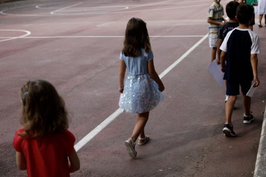 Κορωνοϊός – Ένταση σε σχολείο με γονείς αρνητές – Πήγαν το παιδί τους χωρίς self test, απειλούσαν και συνελήφθησαν