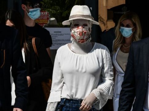 Βιτριόλι – Κύμα συμπαράστασης στην Ιωάννα στο Twitter – «Υποκλινόμαστε στο θάρρος σου κορίτσι μου»