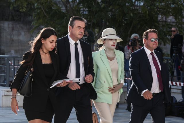Συγκλονίζει η Ιωάννα με την κατάθεσή της – «Τα μαλλιά μου πέφτανε, έπιανα το πρόσωπό μου και καταλάβαινα ότι λιώνω»