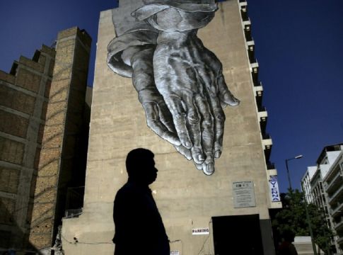 Εμβολιασμοί – Το χαμηλό ποσοστό και η πίεση στο ΕΣΥ προκαλούν το εκρηκτικό μείγμα του φθινοπώρου