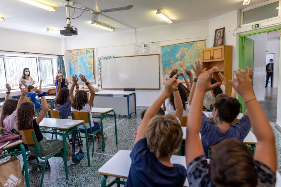 Κορωνοϊός – Αγώνας δρόμου για να αποφευχθεί η διασπορά του ιού – Ένα στα τέσσερα κρούσματα εντοπίζεται σε παιδί