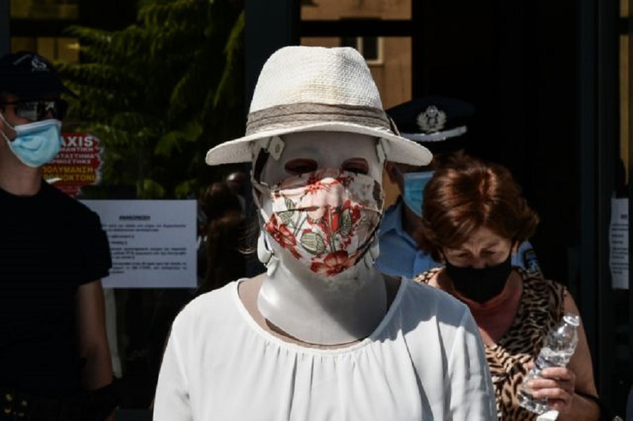 Επίθεση με βιτριόλι – Συγκινημένη η Ιωάννα από το κύμα στήριξης του κόσμου – «Φοβήθηκε με τους δημοσιογράφους»