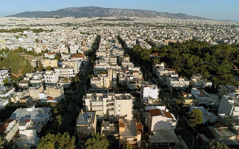 Ο «κρυμμένος άσσος» της κυβέρνησης – Κρατικά σπίτια σε ζευγάρια