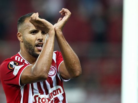 Γιατί ο Ελ Αραμπί πανηγύρισε με… χειροπέδες (vid)