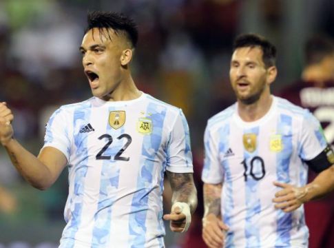 Πέρασε και από τη Χιλή η Βραζιλία (0-1) – Διπλό μέσα στη Βενεζουέλα για την Αργεντινή (1-3)