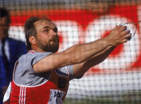 Απεβίωσε σε ηλικία 66 ετών ο κάτοχος του παγκοσμίου ρεκόρ στη σφυροβολία