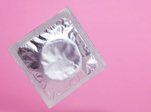 «Το μπαλκόνι μου δεν είναι κάδος για προφυλακτικά» – Το επικό σημείωμα εξοργισμένης κατοίκου