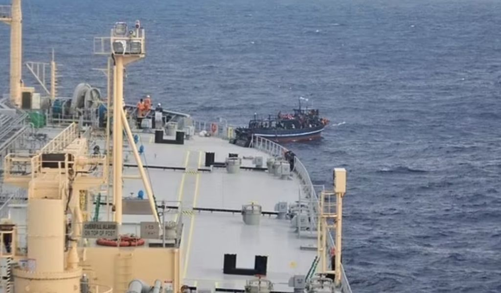 Δεξαμενόπλοιο «Αριστοφάνης» – Θέμα στην Daily Mail η διάσωση των 152 προσφύγων με το πλοίο του Βαγγέλη Μαρινάκη