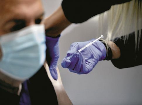 Καρδίτσα – Σε εξέλιξη οι ερευνες για τους «μαϊμού» εμβολιασμούς – Πώς δρούσε η υπάλληλος που μοίραζε πλαστά πιστοποιητικά