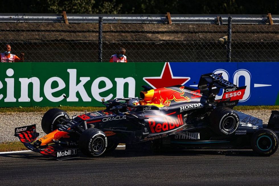 Mercedes – «Ο Μαξ είχε την απόλυτη ευθύνη και το γνωρίζουν στη Red Bull»