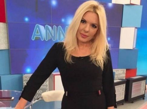 «Καυτές νύχτες» για την Αννίτα Πάνια – Με ποιον άνδρα την… έπιασαν!