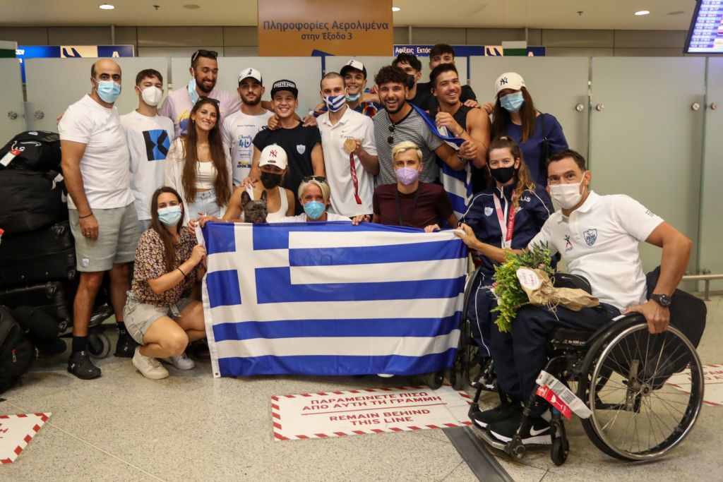 Εντυπωσιακή υποδοχή για τους Έλληνες αθλητές (pics)