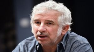 Σοκάρει γνωστή δημοσιογράφος – «Ο Πέτρος Φιλιππίδης με έβρισε, με πέταξε έξω από το καμαρίνι, επειδή…»