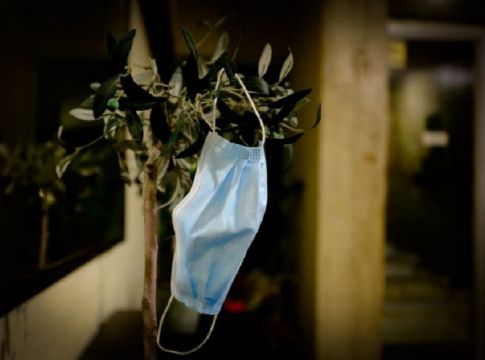 Κορωνοϊός – Φόβοι για 7.000 κρούσματα και εκτίναξη των θυμάτων – Πληροφορίες για επέκταση της τρίτης δόσης σε όλον τον πληθυσμό