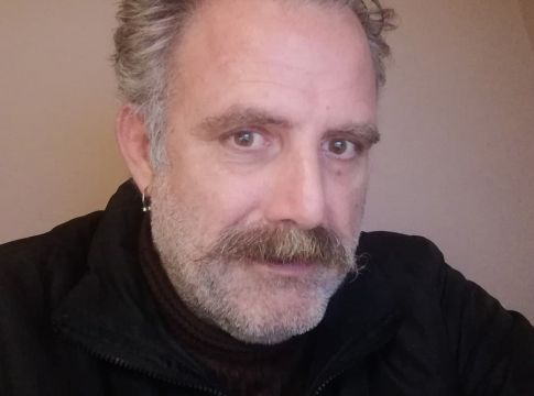 «Κόψτε όσους στηρίζουν βιαστές» – Ο Πασχάλης Τσαρούχας τα είπε όλα