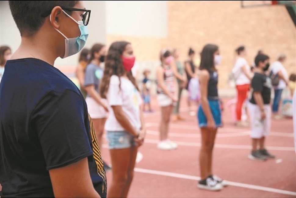 Σχολεία – Επιστροφή με χαμόγελα, μάσκες και μέτρα – Φόβοι από τους ειδικούς για έξαρση κρουσμάτων